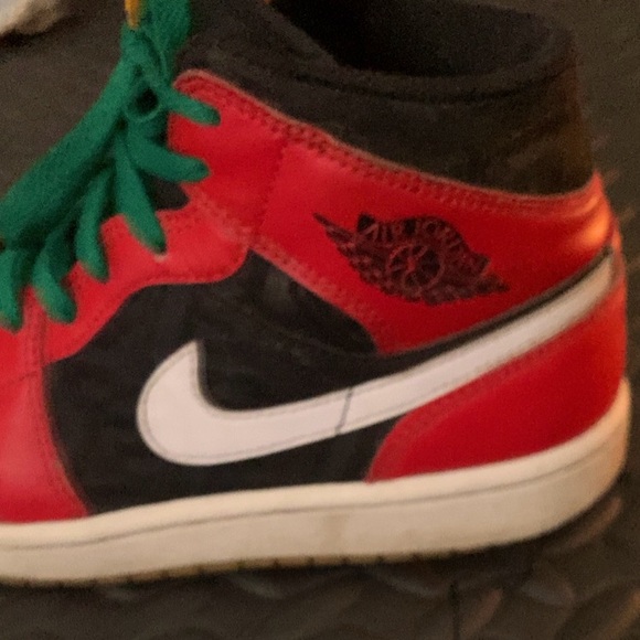 Jordan 1s (used) Size 7.5 - Picture 1 of 3